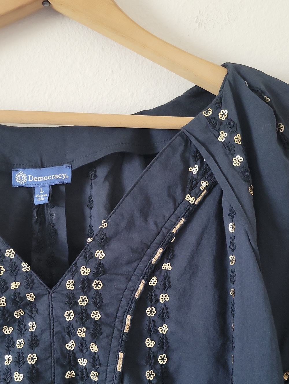 Democracy Black Puff Sleeve Blouse Gold Sequin Flowers Size Large - Picture 2 of 8